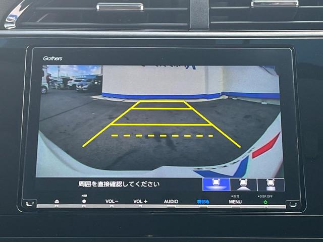 【バックカメラ】駐車時に後方がリアルタイム映像で確認できます。大型商業施設や立体駐車場での駐車時や、夜間のバック時に大活躍！運転スキルに関わらず、今や必須となった装備のひとつです！