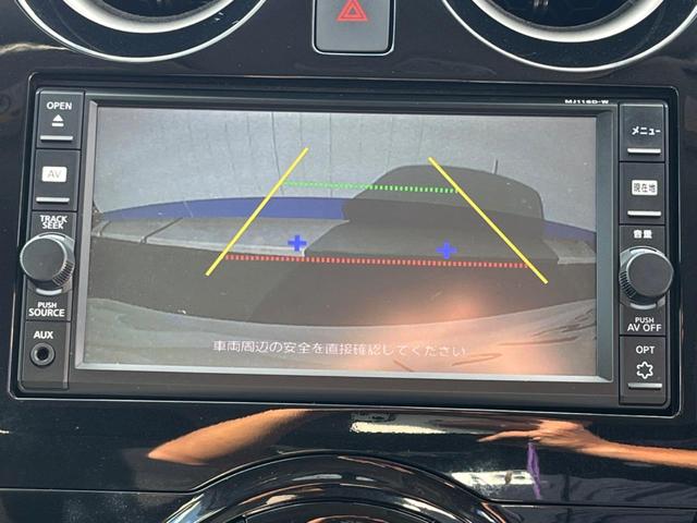 【バックカメラ】駐車時に後方がリアルタイム映像で確認できます。大型商業施設や立体駐車場での駐車時や、夜間のバック時に大活躍！運転スキルに関わらず、今や必須となった装備のひとつです！