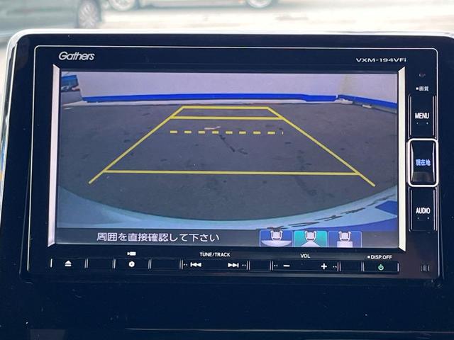 【バックカメラ】駐車時に後方がリアルタイム映像で確認できます。大型商業施設や立体駐車場での駐車時や、夜間のバック時に大活躍！運転スキルに関わらず、今や必須となった装備のひとつです！