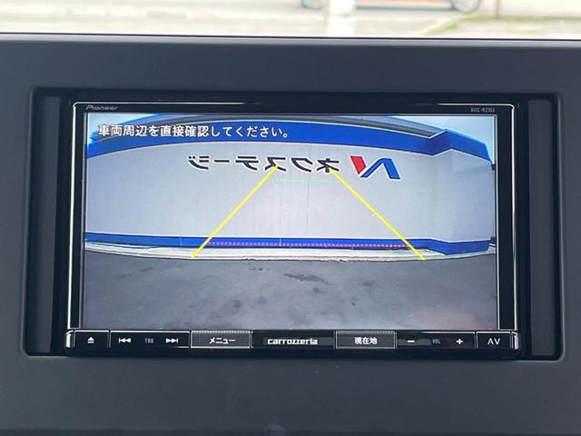 【バックカメラ】駐車時に後方がリアルタイム映像で確認できます。大型商業施設や立体駐車場での駐車時や、夜間のバック時に大活躍！運転スキルに関わらず、今や必須となった装備のひとつです！