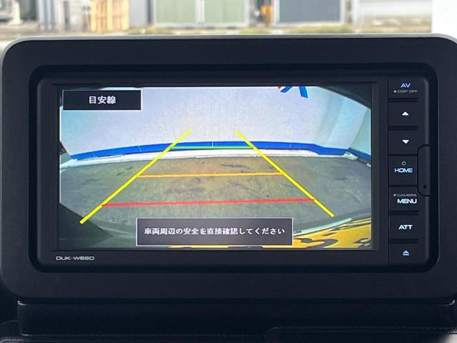 【バックカメラ】駐車時に後方がリアルタイム映像で確認できます。大型商業施設や立体駐車場での駐車時や、夜間のバック時に大活躍！運転スキルに関わらず、今や必須となった装備のひとつです！