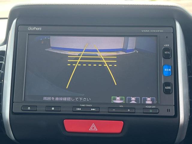 【バックカメラ】駐車時に後方がリアルタイム映像で確認できます。大型商業施設や立体駐車場での駐車時や、夜間のバック時に大活躍！運転スキルに関わらず、今や必須となった装備のひとつです！