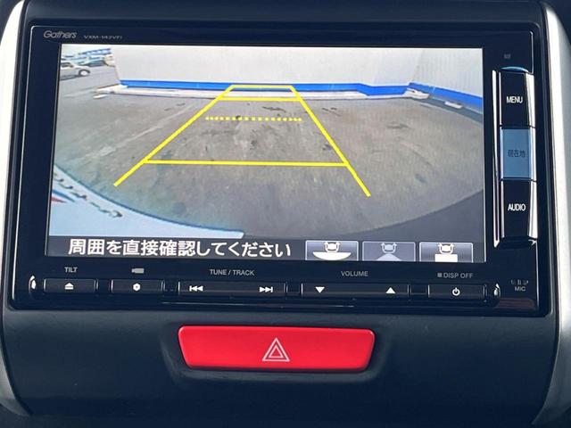 【バックカメラ】駐車時に後方がリアルタイム映像で確認できます。大型商業施設や立体駐車場での駐車時や、夜間のバック時に大活躍！運転スキルに関わらず、今や必須となった装備のひとつです！