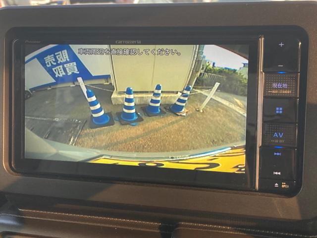 【バックカメラ】駐車時に後方がリアルタイム映像で確認できます。大型商業施設や立体駐車場での駐車時や、夜間のバック時に大活躍！運転スキルに関わらず、今や必須となった装備のひとつです！