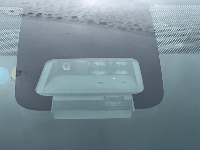 【トヨタセーフティセンス】走行中に前方の車両等を認識し、衝突しそうな時は警報とブレーキで衝突回避と被害軽減をアシスト。より安全にドライブをお楽しみいただけます。