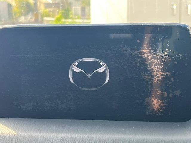 【マツダコネクトナビ】車内の雰囲気にマッチした一体型タイプのナビ。各種車輌設定やＢｌｕｅｔｏｏｔｈ再生等、様々な機能が楽しめます。直感的なダイヤル操作が可能で、使い勝手も良好です。