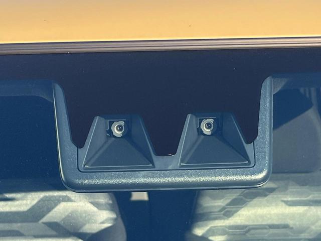 【スマートアシスト】走行中に前方の車両等を認識し、衝突しそうな時は警報とブレーキで衝突回避と被害軽減をアシスト。より安全にドライブをお楽しみいただけます。