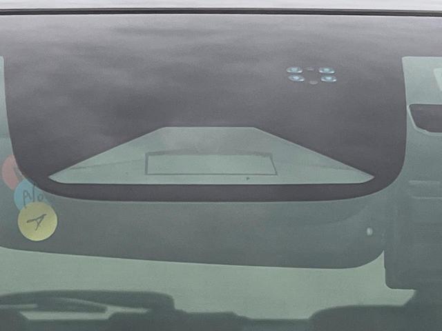 【ホンダセンシング】走行中に前方の車両等を認識し、衝突しそうな時は警報とブレーキで衝突回避と被害軽減をアシスト。より安全にドライブをお楽しみいただけます。
