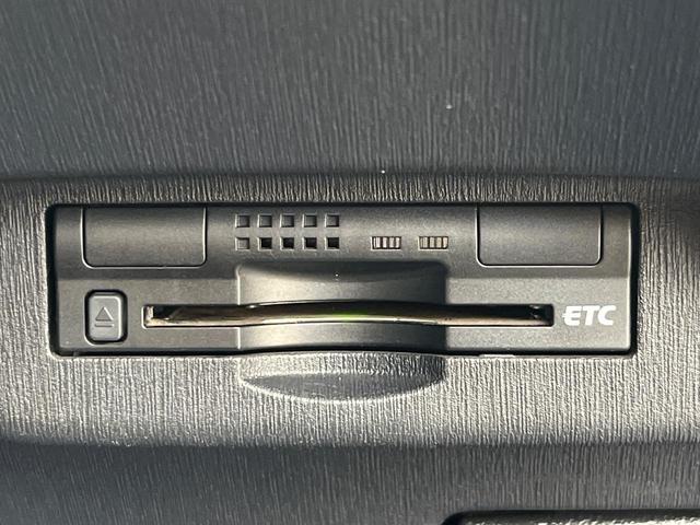 【ＥＴＣ】高速道路の料金所をストレスなく通過！話題のスポットやサービスエリアに多い「スマートＩＣ」利用時は必須のアイテムです。当店でセットアップを実施、ご納車当日からすぐにご利用いただけます！