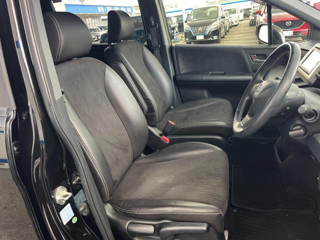 運転席シート廻りは使用感も少なく、良好な状態となっています。丁寧に使われていたことがよくわかりますね。