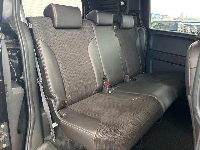後部座席も気になるようなキズ・汚れやへたり等、大きなダメージはなく、良好な状態です。