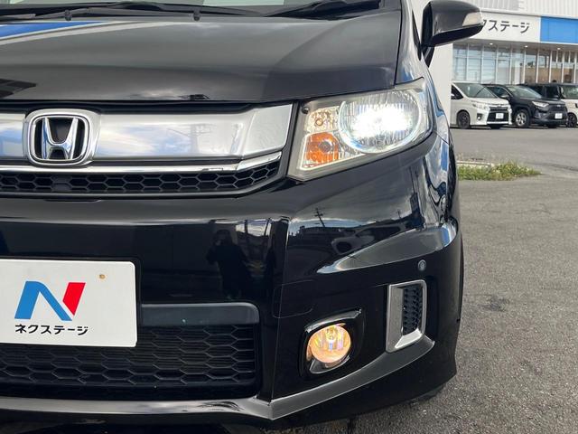 【HIDヘッドライト】非常に明るく前方を照らしてくれるので、悪天候や夜間の走行時も視界良好で安心してお乗りいただけます。