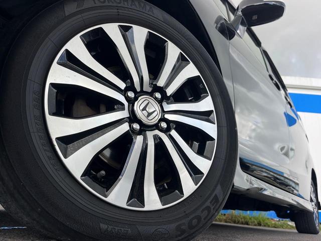 【純正アルミホイール】外観にマッチした純正アルミホイールを装着しております。各種社外アルミホイールや、スタッドレスタイヤも取扱いしております。是非ご相談ください♪