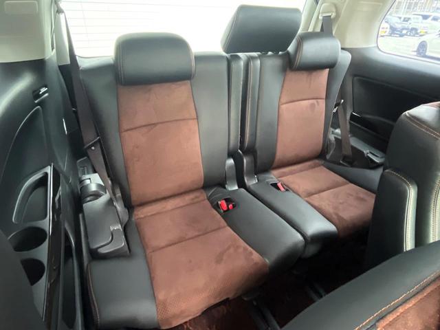 ３列目シートはもちろん状態良好☆大人でもゆったりと座って頂けますので、大人数でのお出かけもラクラクです♪ご家族で、気の知れた仲間で、ドライブに行くのが楽しみですね♪