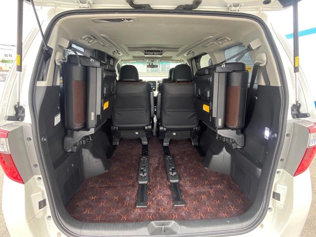 後席を格納すると、これだけの広さが！シーンに合わせたシートアレンジで、大きな荷物も積むことが出来ます♪