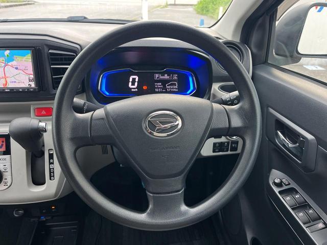 ステアリングも使用感が少なく、きれいな状態となっております♪