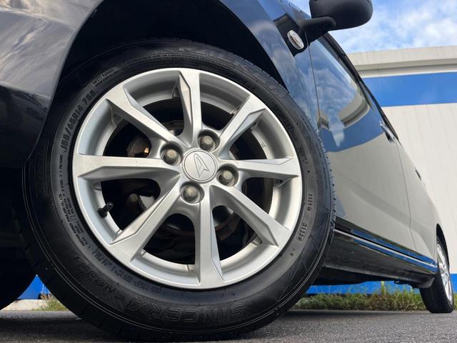 【純正アルミホイール】外観にマッチした純正アルミホイールを装着しております。各種社外アルミホイールや、スタッドレスタイヤも取扱いしております。是非ご相談ください♪