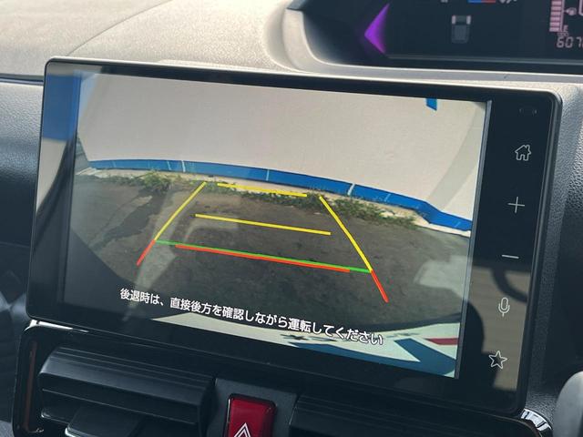 【バックカメラ】駐車時に後方がリアルタイム映像で確認できます。大型商業施設や立体駐車場での駐車時や、夜間のバック時に大活躍!運転スキルに関わらず、今や必須となった装備のひとつです!