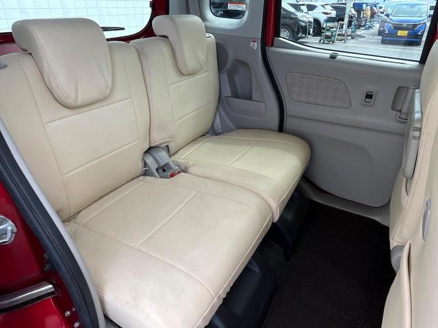 後部座席も気になるようなキズ・汚れやへたり等、大きなダメージはなく、良好な状態です。