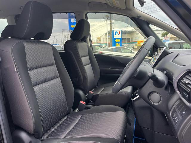運転席シート廻りは使用感も少なく、良好な状態となっています。丁寧に使われていたことがよくわかりますね。