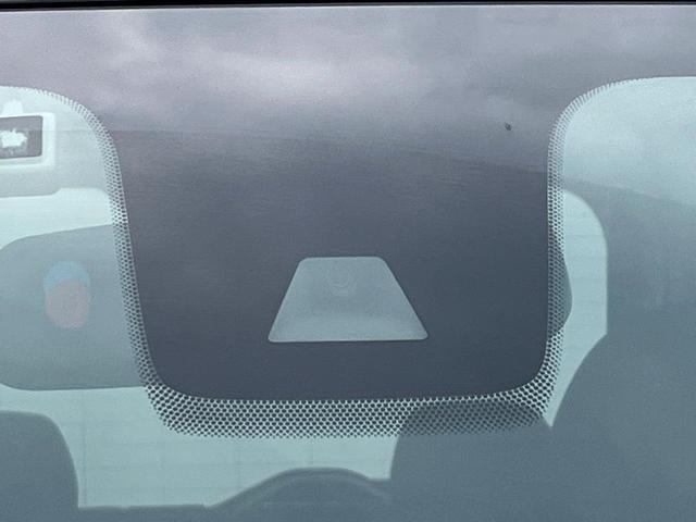 【インテリジェントエマージェンシーブレーキ】フロントカメラで前方の車両や歩行者を検知。衝突しそうな時は衝突被害軽減ブレーキが作動、衝突回避をサポート。より安全にドライブをお楽しみいただけます。