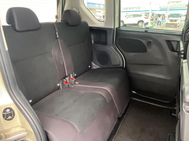 後部座席も気になるようなキズ・汚れやへたり等、大きなダメージはなく、良好な状態です。