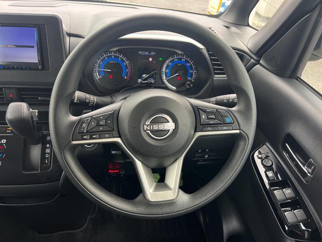 インテリアに合わせたデザインのステアリングは、運転される方のことも考え、運転しやすい形状、大きさです。是非一度、実際に触ってお確かめください。