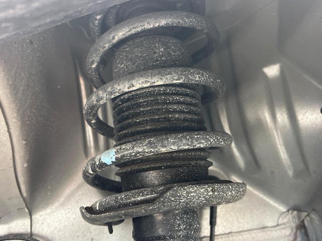 お車を安心してお乗りいただく為には、足回りの定期点検が欠かせません。サービスサポート（有償保証）では無料点検もご提供しており、安心のカーライフをお過ごしいただけるサポート体制が整っています。