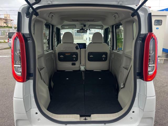 後席を格納すると、これだけの広さが！シーンに合わせたシートアレンジで、大きな荷物も積むことが出来ます♪