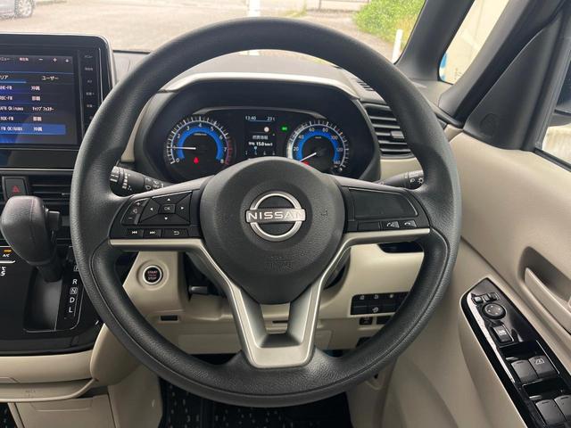 インテリアに合わせたデザインのステアリングは、運転される方のことも考え、運転しやすい形状、大きさです。是非一度、実際に触ってお確かめください。