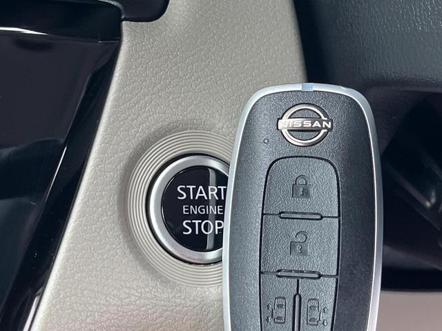 【インテリジェントキー】カバンやポケットに入れたままでもドアの施錠・解錠が可能なスマートキーを装備。エンジンのオン・オフ時もカギを取り出す必要が無いからとっても便利です♪