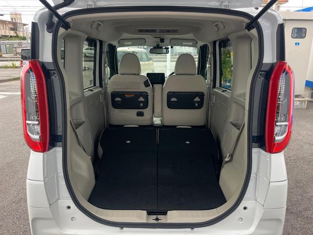後席を格納すると、これだけの広さが！シーンに合わせたシートアレンジで、大きな荷物も積むことが出来ます♪
