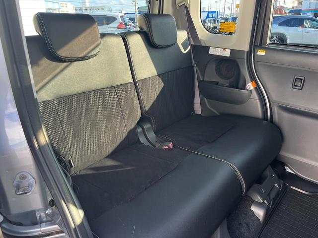 後部座席も気になるようなキズ・汚れやへたり等、大きなダメージはなく、良好な状態です。