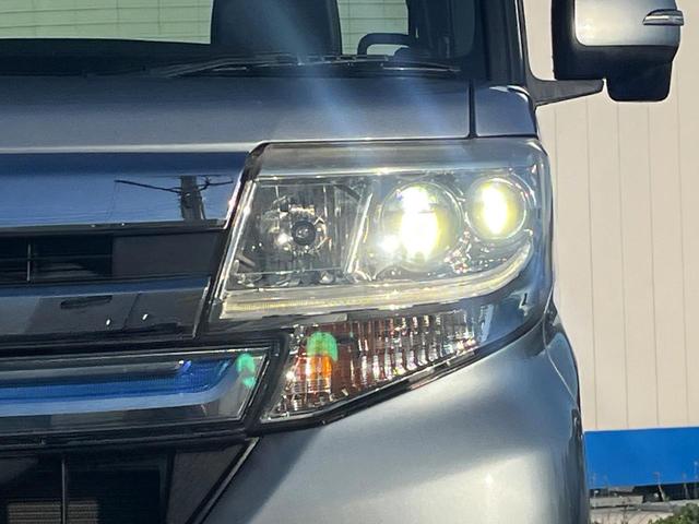 【ＬＥＤヘッドライト】悪天候や夜間走行時も良好な視界を確保し安心して運転できる高輝度ＬＥＤヘッドライトを装備！点灯速度が早く、消費電力も抑えられています。