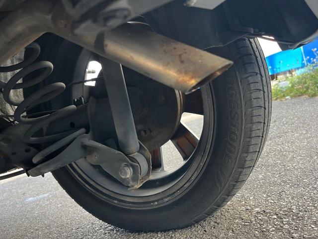 お車を安心してお乗りいただく為には、足回りの定期点検が欠かせません。サービスサポート（有償保証）では無料点検もご提供しており、安心のカーライフをお過ごしいただけるサポート体制が整っています。