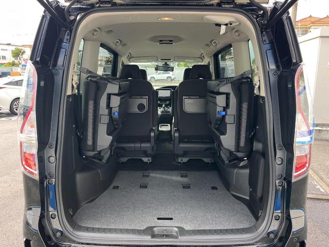 後席を格納すると、これだけの広さが！シーンに合わせたシートアレンジで、大きな荷物も積むことが出来ます♪