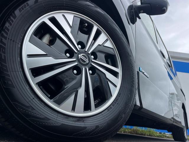 【純正アルミホイール】外観にマッチした純正アルミホイールを装着しております。各種社外アルミホイールや、スタッドレスタイヤも取扱いしております。是非ご相談ください♪