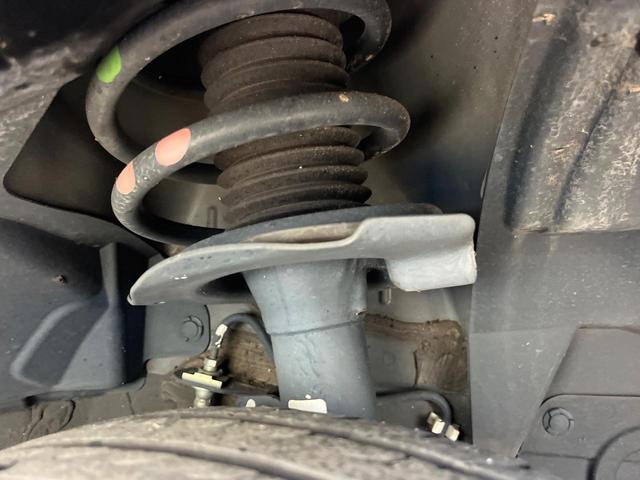 お車を安心してお乗りいただく為には、足回りの定期点検が欠かせません。サービスサポート（有償保証）では無料点検もご提供しており、安心のカーライフをお過ごしいただけるサポート体制が整っています。