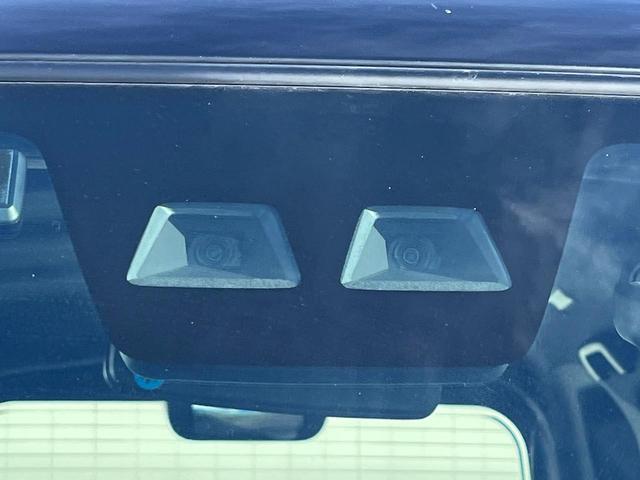 【スマートアシスト】走行中に前方の車両等を認識し、衝突しそうな時は警報とブレーキで衝突回避と被害軽減をアシスト。より安全にドライブをお楽しみいただけます。