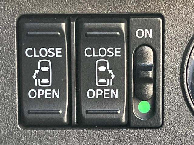 【両側パワースライドドア】スマートキーや運転席のスイッチで後席両側スライドドアの開閉が可能♪電動だから力を入れてドアを開ける必要が無く、小さなお子様でも簡単に開け閉めでき快適です♪