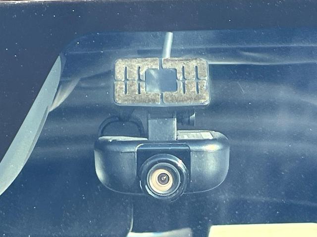 【ドライブレコーダー】安心・安全なカーライフに必須のドライブレコーダーを装備!走行中はもちろん、あおり運転や事故に遭遇した際の状況も映像で記録し、万一のリスクに備えます。