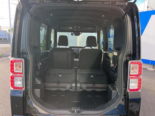 後席を格納すると、これだけの広さが!シーンに合わせたシートアレンジで、大きな荷物も積むことが出来ます♪