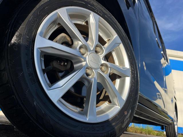 【純正アルミホイール】外観にマッチした純正アルミホイールを装着しております。各種社外アルミホイールや、スタッドレスタイヤも取扱いしております。是非ご相談ください♪