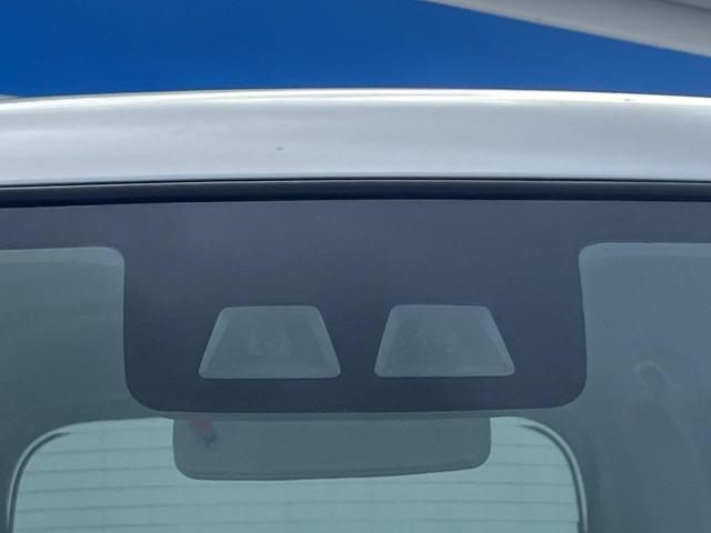 【スマートアシスト】走行中に前方の車両等を認識し、衝突しそうな時は警報とブレーキで衝突回避と被害軽減をアシスト。より安全にドライブをお楽しみいただけます。