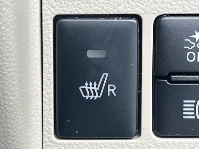 【シートヒーター】寒い日に重宝するシートヒーター！エアコンより早く温まってくれるので寒がりの人も安心ですね♪エアコンの温風は乾燥するから苦手、という方にもをおすすめです。