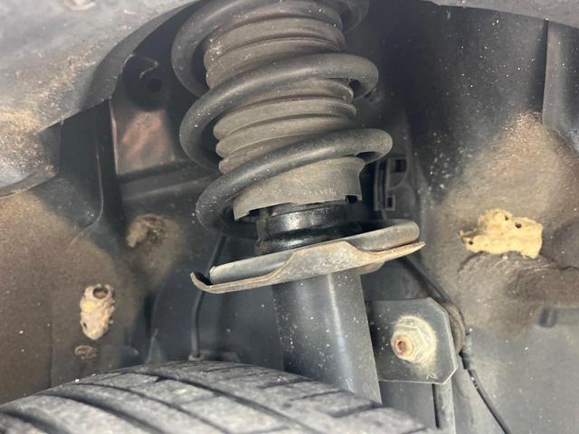 お車を安心してお乗りいただく為には、足回りの定期点検が欠かせません。サービスサポート（有償保証）では無料点検もご提供しており、安心のカーライフをお過ごしいただけるサポート体制が整っています。