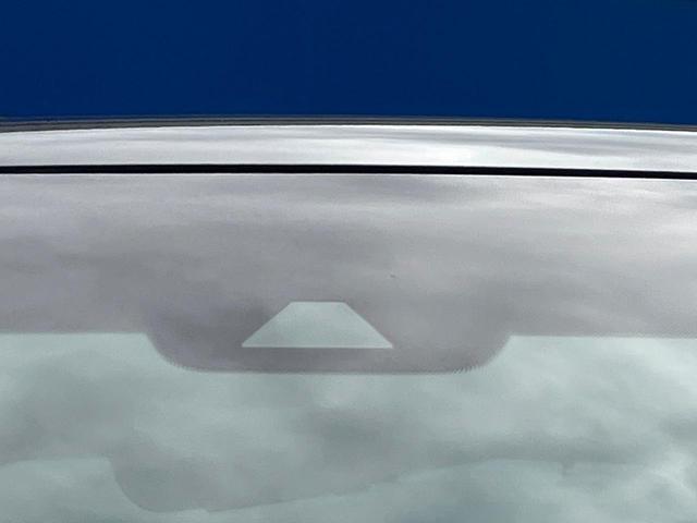 【トヨタセーフティセンス】走行中に前方の車両等を認識し、衝突しそうな時は警報とブレーキで衝突回避と被害軽減をアシスト。より安全にドライブをお楽しみいただけます。