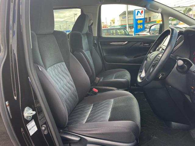 運転席シート廻りは使用感も少なく、良好な状態となっています。丁寧に使われていたことがよくわかりますね。