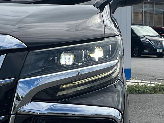 【ＬＥＤヘッドライト】悪天候や夜間走行時も良好な視界を確保し安心して運転できる高輝度ＬＥＤヘッドライトを装備！点灯速度が早く、消費電力も抑えられています。