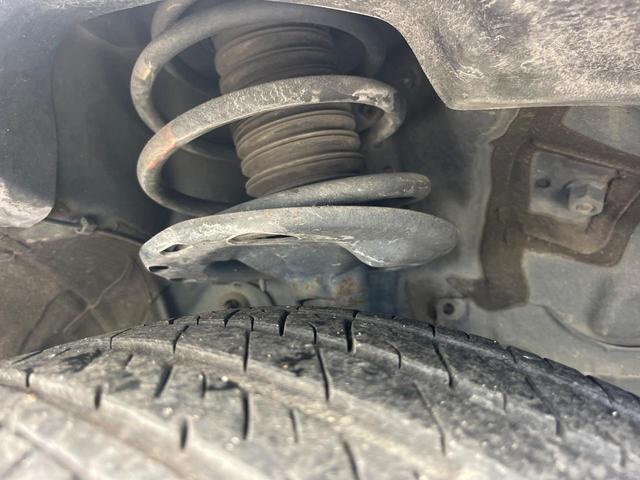 お車を安心してお乗りいただく為には、足回りの定期点検が欠かせません。サービスサポート（有償保証）では無料点検もご提供しており、安心のカーライフをお過ごしいただけるサポート体制が整っています。